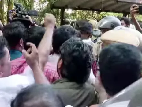 UDF workers storm Wayanad Collectorate