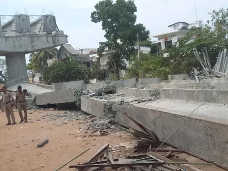 Four girders of an under-construction bridge parallel to the elevated portion of the Alappuzha bypass road 