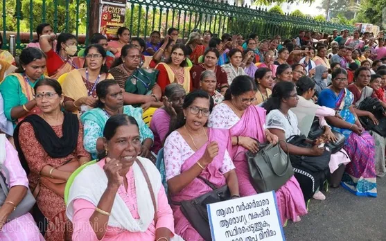 സമരം ശക്തമാക്കാൻ ആശാ വർക്കർമാർ, കൂട്ട ഉപവാസം ഇന്ന് മുതൽ, പ്രതിഷേധത്തിന്റെ ഭാഗമായി ജില്ലാ കേന്ദ്രങ്ങളിലും പി എച്ച്സികളിലും വീടുകളിലും സ്ത്രീകൾ ഉപവാസമിരിക്കും