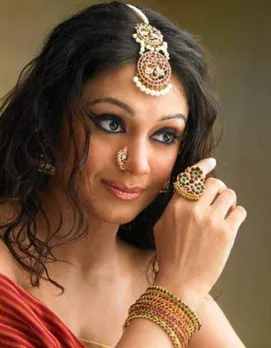 shobana-malayalam-actress_1384773676140