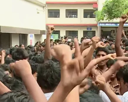 students protest palakkad school