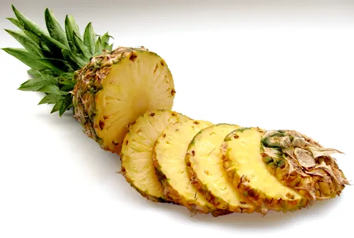 sliced-pineapple-pieces