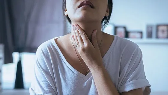 woman-trouble-from-sore-throat-and-tonsils-for-years-now-diagnosed-with-mouth-cancer_1280x720xt