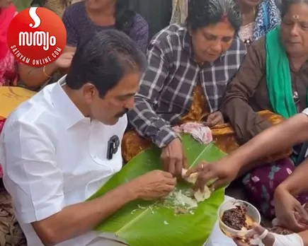 kc venugopal with workers