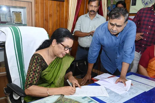 Dr. Sisa Thomas as VC4