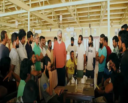 aadujeevitham vedio.jpg