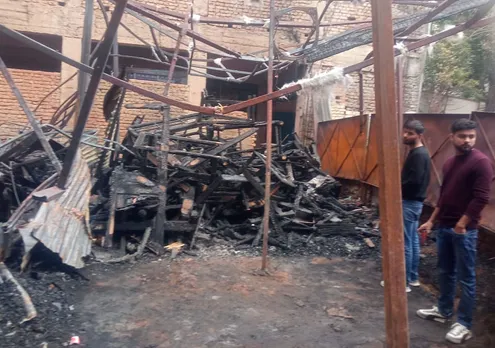 fire catched furniture shop delhi
