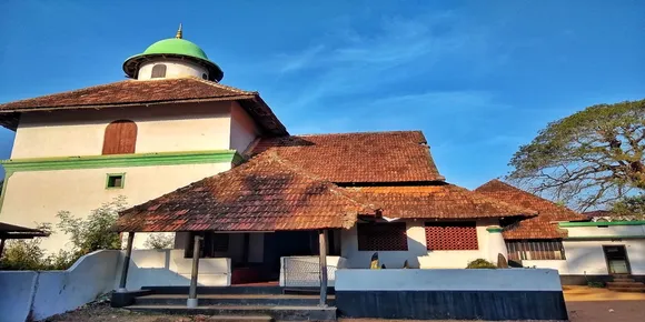 PONANI VALIYA JARAM PALLI