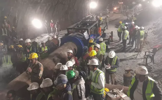 1398986-uttarkashi-tunnel-collapse2.webp