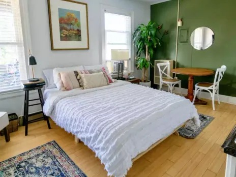 vastu-shastra-says-do-not-keep-these-things-in-bedroom-100471573.webp