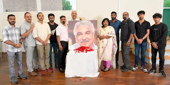 ഉമ്മൻ ചാണ്ടിയുടെ സ്മരണയ്‌ക്ക് മുന്നിൽ പ്രണാമം അർപ്പിച്ചു ഒഐസിസി (യുകെ) നോർത്ത് വെസ്റ്റ് റീജിയൻ; മാഞ്ചസ്റ്ററിൽ സംഘടിപ്പിച്ച ഉമ്മൻ‌ ചാണ്ടി അനുസ്മരണം വികാരനിർഭരമായി; ഛായചിത്രത്തിന് മുന്നിൽ പ്രവർത്തകർ പുഷ്പാർച്ചന അർപ്പിച്ചു
