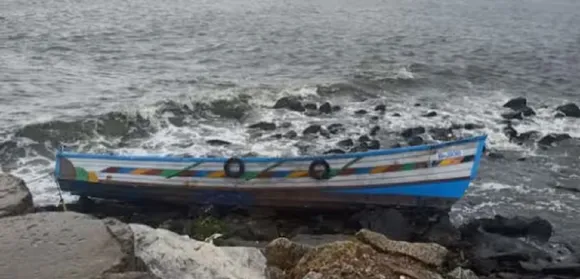 boat Untitled..90.jpg