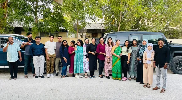 women across community pantry