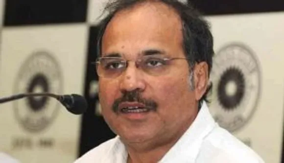 വ്യക്തിപരമായി നേട്ടങ്ങളുണ്ടാക്കാന്‍ ശ്രമിക്കുകയും നരേന്ദ്ര മോദിയെ സ്തുതിക്കുകയും ചെയ്യുന്ന ഒരുവിഭാഗം കോണ്‍ഗ്രസ് നേതാക്കളുടെ നടപടി അവസാനിപ്പിക്കണം; പാര്‍ട്ടിയെ ശക്തിപ്പെടുത്തുകയാണ് അവര്‍ ചെയ്യേണ്ടത്: ഗുലാം നബി ആസാദിനും ആനന്ദ് ശര്‍മയ്ക്കും മറുപടിയുമായി അധീര്‍ രഞ്ജന്‍ ചൗധരി