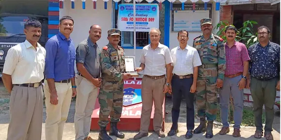 നിയമന കാലാവധി പൂർത്തിയാക്കി കാശ്മീരിലേക്ക് സ്ഥലം മാറിപ്പോകുന്ന ട്രൈനിംഗ് ജെസിഒ സുബേദാർ അജയ് കുമാറിന് കേരള അസോസിയേറ്റ് എൻസിസി ഓഫീസേഴ്സ് വെൽഫയർ അസോസിയേഷൻ യാത്രയയപ്പ് നൽകി