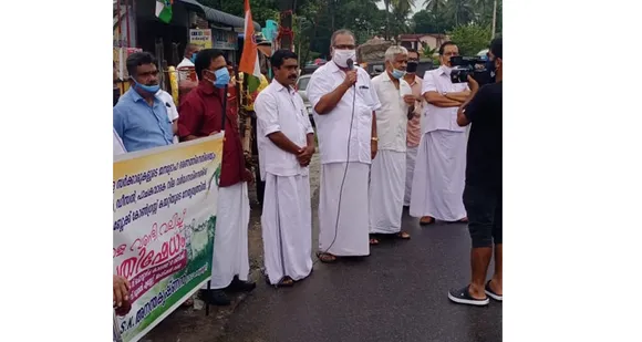 ഇന്ധന വില വര്‍ധന: മലമ്പുഴ ബ്ലോക്ക് കോൺഗ്രസ് കമ്മിറ്റിയുടെ ആഭിമുഖ്യത്തിൽ കാളവണ്ടി വലിച്ച് പ്രതിക്ഷേധിച്ചു