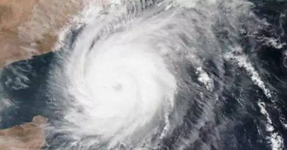 അറബിക്കടലിൽ ചക്രവാതച്ചുഴി; 24 മണിക്കൂറില്‍ ന്യൂനമര്‍ദമായി മാറും, കേരളത്തില്‍ മൺസൂൺ വൈകുമെന്ന് കാലാവസ്ഥാ നിരീക്ഷണ കേന്ദ്രം