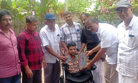 പൊന്നാനി സ്വദേശി  അബൂബക്കര്‍ സിദ്ദീഖ്:   "ആ  നിശ്ചയദാർഢ്യവും  സ്ഥിരോത്സാഹവും  അംഗപരിമിതര്‍ക്ക്  ആവേശം നൽകുന്ന  മാതൃകയും  ശാരീരിക  ശേഷിയുള്ളവരെ പോലും പിന്നിലാക്കുന്നതും"