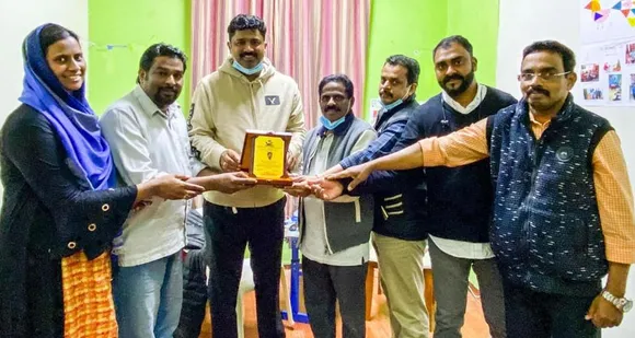 പ്രവാസജീവിതം അവസാനിപ്പിച്ചു നാട്ടിലേക്ക് മടങ്ങുന്ന ആലപ്പുഴ ഡിസ്ട്രിക്ട് അസോസിയേഷൻ കുവൈറ്റ് (എഡിഎകെ) വെൽഫെയർ വിങ്ങ് ചെയർമാൻ ഐഡിയൽ സലീമിന് യാത്രയയപ്പ് നൽകി