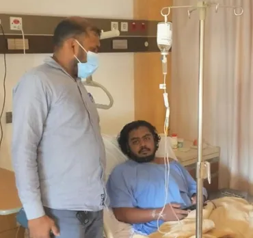 അരക്ക് താഴെ ചലനമറ്റ യുവാവ് നാടണയാൻ സഹായവും കാത്ത് ഹോസ്പിറ്റലിൽ; സാന്ത്വനവുമായി സോഷ്യൽ ഫോറം പ്രവർത്തകർ.