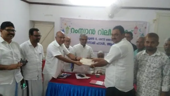 ബൈത്തുറഹ്മമ: ദമാം എറണാകുളം ജില്ലാ കെ എം സി സി യുടെ സഹായധനം കൈമാറി