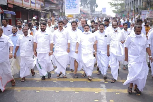 കോട്ടയത്തെ യുഡിഎഫ് നേതൃത്വത്തിന് പാര അര്‍ഹതയില്ലാത്ത നേതാക്കള്‍ തന്നെ ! തെരഞ്ഞെടുപ്പില്‍ സീറ്റ് കിട്ടാതെ വന്നപ്പോള്‍ രാഷ്ട്രീയ ആത്മഹത്യാ ഭീഷണി മുഴക്കിയ നേതാവിനെ സമാധാനിപ്പിക്കാന്‍ നല്‍കിയ പദവി ഒടുവില്‍ യുഡിഎഫിന് തന്നെ കെണിയായി. പാര്‍ട്ടി പദവി കിട്ടിയിട്ടും യുഡിഎഫ് പദവിയൊഴിയാത്ത നേതാവും തലവേദനതന്നെ ! യുഡിഎഫിന്റെ കോട്ടയായ ജില്ലയില്‍ മുന്നണി സംവീധാനത്തില്‍ തമ്മിലടിക്ക് പിന്നില്‍ നേതാക്കളുടെ സ്വാര്‍ത്ഥത മാത്രം. ജില്ലാ യുഡിഎഫ് ഭാരവാഹികളെ മാറ്റണമെന്ന ആവശ്യത്തിന് പിന്നാലെ നടപടിക്കൊരുങ്ങി സംസ്ഥാന നേതൃത്വം