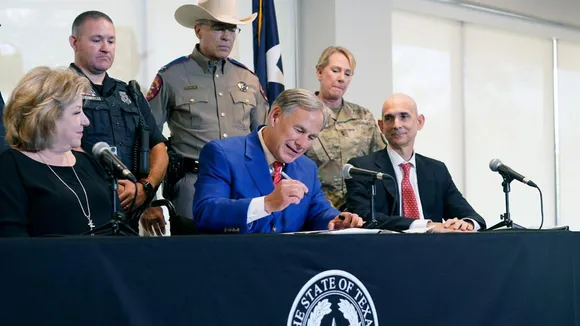 ടെക്‌സസ് അതിര്‍ത്തിയില്‍ അഭയാര്‍ത്ഥി പ്രവാഹം: ഫെഡറല്‍ അടിയന്തിരാവസ്ഥ പ്രഖ്യാപിക്കണമെന്ന് ഗവര്‍ണ്ണര്‍