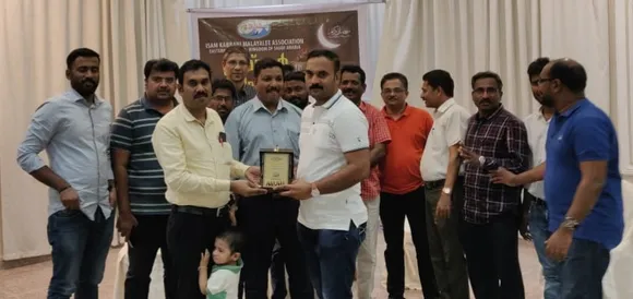 ഇക്മ" ഇഫ്താറിൽ ജീവകാരുണ്യപ്രവർത്തകൻ ഷിബുകുമാറിനെ ആദരിച്ചു.