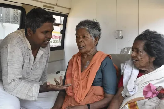 നടതള്ളപ്പെട്ട രണ്ട് അമ്മമാരുടെ സംരക്ഷണം കാക്കനാട് തെരുവോരം ഏറ്റെടുത്തു