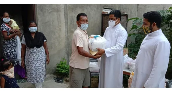 ഡൽഹി ക്നാനായ കാത്തലിക് ചാപ്ലിൻയസിയുടെ നേതൃത്വത്തിൽ ഭക്ഷ്യക്കിറ്റ് വിതരണം ചെയ്തു