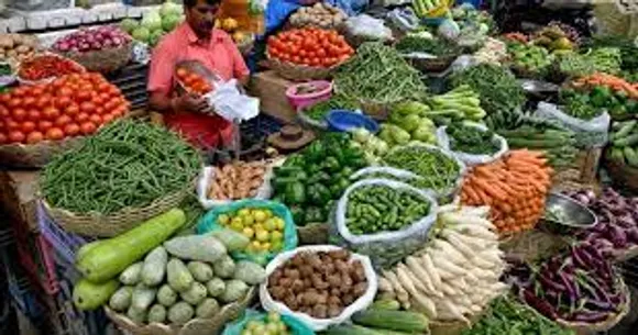 പ​ച്ച​ക്ക​റി വി​പ​ണി കു​ടും​ബ​ബ​ജ​റ്റു​ക​ളെ താ​ളം​തെ​റ്റി​ക്കു​ന്ന​ത്​ തു​ട​രു​ന്നു