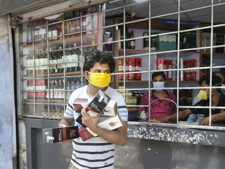 ഉത്തർപ്രദേശിൽ മദ്യപാനികൾക്കും സർക്കാരിനും ജിംഗലാല ! ഒരു ദിവസത്തെ വിൽപ്പന 225 കോടി !