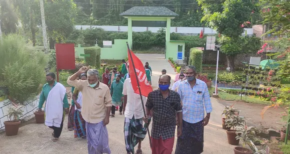 സംസ്ഥാനത്തെ സർക്കാർ ഫാമുകളിലും ജില്ലാ കൃഷിത്തോട്ടങ്ങളിലും ജോലി ചെയ്യുന്ന എഐറ്റിയുസി നേതൃത്വത്തിലുള്ള തൊഴിലാളികൾ സമരം ആരംഭിച്ചു