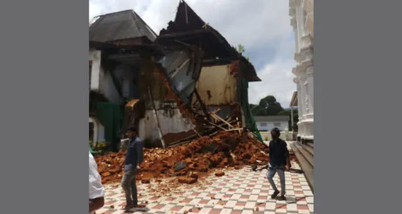 രാമപുരം ഫെറോന പള്ളിയുടെ പഴയ കെട്ടിടം മഴയത്ത് തകര്‍ന്നു വീണു. ആര്‍ക്കും പരിക്കില്ല. അപകടം പുത്തന്‍ പള്ളിയില്‍ വിവാഹ ചടങ്ങുകള്‍ നടക്കുന്നതിനിടെ