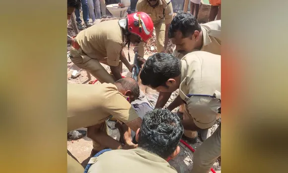 പാലക്കാട് കെട്ടിടം പൊളിക്കുന്നതിനിടെ ഭിത്തി തകർന്നുവീണ് അപകടം; പൊള്ളാച്ചി സ്വദേശിക്ക് പരിക്ക്