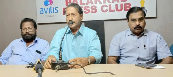 മണ്ണാർക്കാട് ഉദയർകുന്ന് ഭഗവതി ക്ഷേത്രത്തിലെ പൂരത്തോടനുബന്ധിച്ച് നല്‍കി വരുന്ന വാദ്യ പ്രവീണ പുരസ്കാരം കല്ലേകുളങ്ങര കൃഷ്ണവാര്യർക്ക്‌