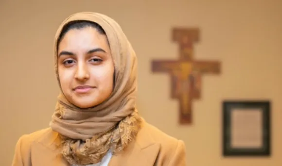 പതിനേഴാം വയസ്സില്‍ കോളേജ് ഡിഗ്രി; സിയേന കോളേജിന് അഭിമാനമായി എല്‍ഹാം മാലിക്