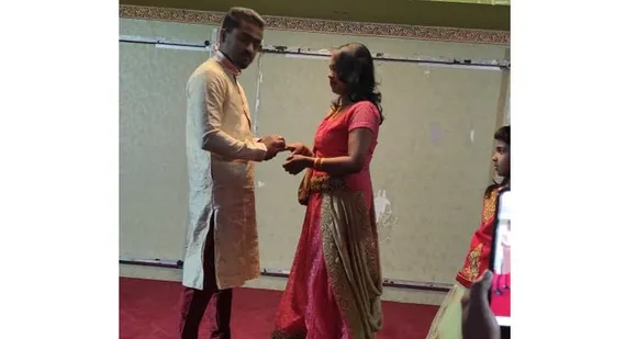 പ്രവാസ ലോകത്ത്‌ ഒരു അപൂർവ്വ കല്യാണ എൻഗേജ്മെന്റ്‌:  സംഘടനാ ഭാരവാഹികൾ ബന്ധുക്കളായി, പ്രവാസി നവമിധുനങ്ങളുടെ മോതിരകൈമാറ്റം റിയാദിൽ നടത്തി