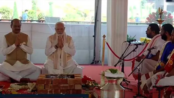 പാർലമെന്റ് ഉദ്‌ഘാടനം; പ്രധാനമന്ത്രിയുടെയും സ്‌പീക്കറുടെയും നേതൃത്വത്തിൽ പൂജകൾ തുടങ്ങി