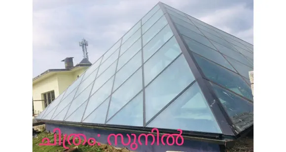 ഈ മനോഹരമായ കാഴ്ച നിങ്ങൾക്ക് പാരീസിൽ കാണാം… ഗ്ലാസ്സു കൊണ്ട് പൊതിഞ്ഞ പ്രസിദ്ധമായ ലൗ റെ മ്യൂസിയത്തിൽ... പിന്നെ കാണണമെങ്കിൽ ഇങ്ങ് പാലായ്ക്ക് വരണം ! ളാലം തോടും മീനച്ചിലാറും മുട്ടിയുരുമ്മുന്ന മുനമ്പിൽ !!