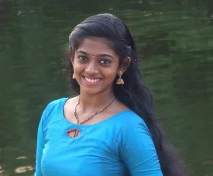 'അയ്യോ..... നിങ്ങൾക്ക് തെറ്റി. ശോഭനയല്ല ഇത്, നീഹാരാ...!!'