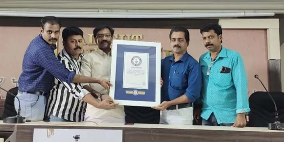 ഹിപ്നോട്ടിസ്റ്റ് സുധീഷ് പയ്യോളിക്ക് ഗിന്നസ് വേൾഡ് റെക്കോർഡ്