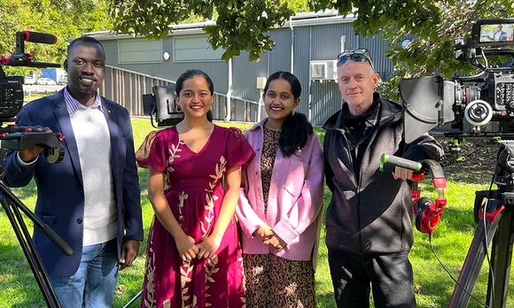 ലോക സമാധാന പ്രവർത്തനങ്ങളുടെ ഭാഗമായി നിർമ്മിച്ച ഡോക്യുമെന്ററി ഫിലിമിന്  ലോക റെക്കോര്‍ഡ് നേടി അച്ഛനും പെണ്‍മക്കളും