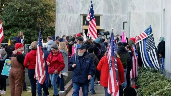 ഒറിഗണ്‍ തലസ്ഥാനത്ത് ലോക്ഡൗണിനെതിരേ പ്രതിഷേധം; ടിയര്‍ഗ്യാസ് പ്രയോഗിച്ചു