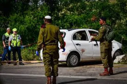 ഇസ്രയേല്‍ നടത്തിയ വ്യോമാക്രമണത്തിന് പിന്നാലെ വെസ്റ്റ് ബാങ്കില്‍ പാലസ്തീന്‍ അക്രമി നടത്തിയ വെടിവെപ്പില്‍ രണ്ട് ഇസ്രയേലുകാര്‍ കൊല്ലപ്പെട്ടു