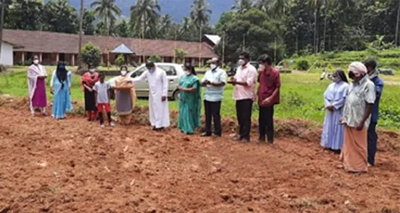 സ്കൂൾ മുറ്റത്ത് കരനെൽ കൃഷിയുമായി ആനക്കാംപൊയിൽ യുപി സ്കൂൾ