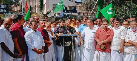 ജനങ്ങളെ ഭയപ്പെടുന്ന മുഖ്യമന്ത്രിയായി പിണറായി വിജയൻ മാറിയെന്ന് മുസ്‌ലിംലീഗ് നിയമസഭാ പാർട്ടി ഉപനേതാവ് ഡോ. എം.കെ മുനീർ