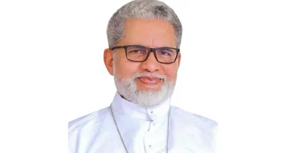 പിതാക്കൻമാരോട് ഒരു അഭ്യർത്ഥന... കഴിയുന്നതും കാപട്യക്കാരായ രാഷ്ട്രീയ നേതാക്കളെ വ്യക്തിപരമല്ലാത്ത വിഷയങ്ങൾ സംസാരിക്കുവാൻ അരമനകളിൽ കയറ്റാതിരിക്കുക. ഹിന്ദു, മുസ്ലീം, ക്രിസ്ത്യൻ ഏതായാലും ഇതിൽപ്പെട്ട തീവ്രവാദികളെപ്പറ്റി പറഞ്ഞാൽ ഇവിടുത്തെ മതസൗഹാർദ്ദത്തിന് ഒരു കുഴപ്പവും വരില്ല. ഇവിടെ തീവ്രവാദ പ്രവർത്തനമല്ല വേണ്ടത് സമാധാന ജീവിതമാണ്... പ്രതികരണത്തില്‍ തിരുമേനി എഴുതുന്നു