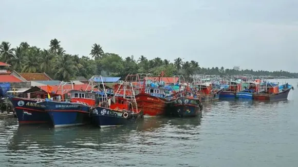 തീരമണഞ്ഞ് ബോട്ടുകൾ; അർധരാത്രി മുതൽ ട്രോളിങ് നിരോധനം ; ജൂലൈ 31 വരെ തുടരും