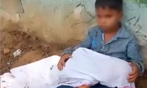 കണ്ണിൽ ചോരയില്ലാത്ത വർഗ്ഗം... മദ്ധ്യപ്രദേശില്‍ 2 വയസുള്ള സ്വന്തം അനുജന്റെ മൃതദേഹം മടിയിൽ വച്ചുകൊണ്ട് ജില്ലാ ആശുപത്രിയുടെ വെളിയിൽ വാഹനത്തിനായി കാത്തിരിക്കുന്ന 10 വയസുകാരന്റെ ദയനീയ ദൃശ്യം ആരുടെയും കരളലിയിപ്പിക്കുന്നതാണ്